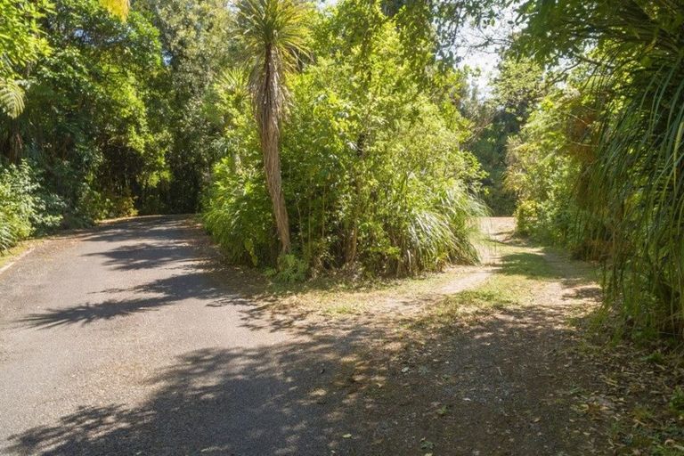 Photo of property in 42 Manu Grove, Waikanae, 5036