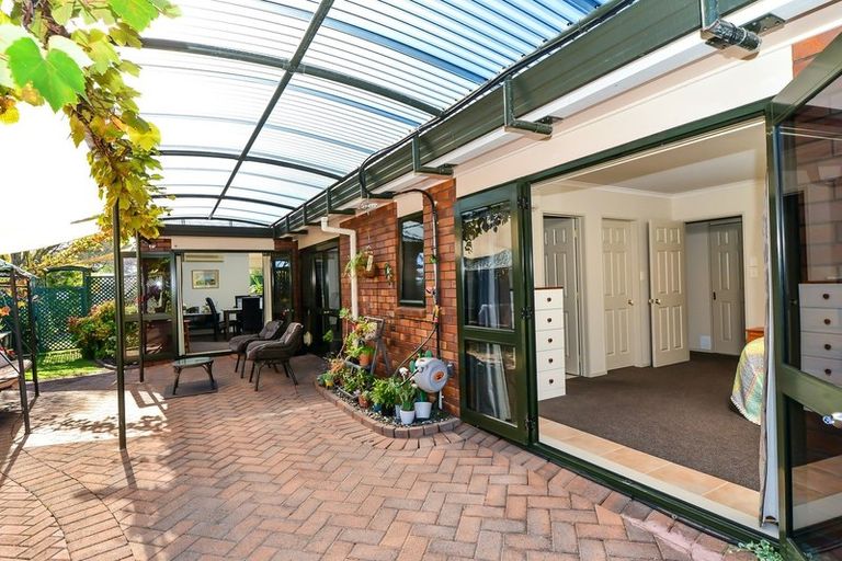 Photo of property in 33 Admiral Crescent, Flagstaff, Hamilton, 3210