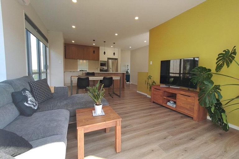 Photo of property in 120 Parkview Drive, Gulf Harbour, Whangaparaoa, 0930