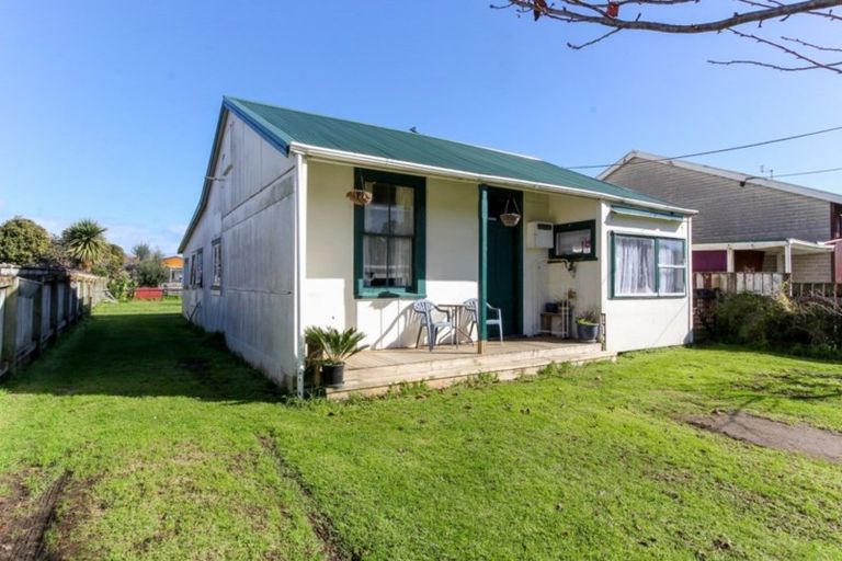 Photo of property in 63 Queen Street, Waitara, 4320