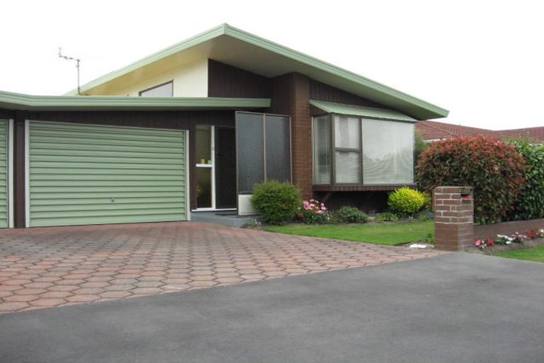 Photo of property in 2/31 Waimairi Road, Upper Riccarton, Christchurch, 8041