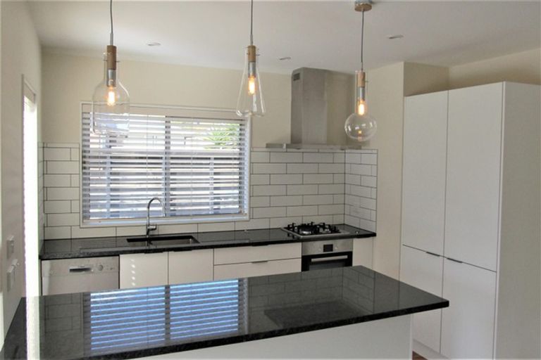 Photo of property in 9a Linden Avenue, Tawa, Wellington, 5028