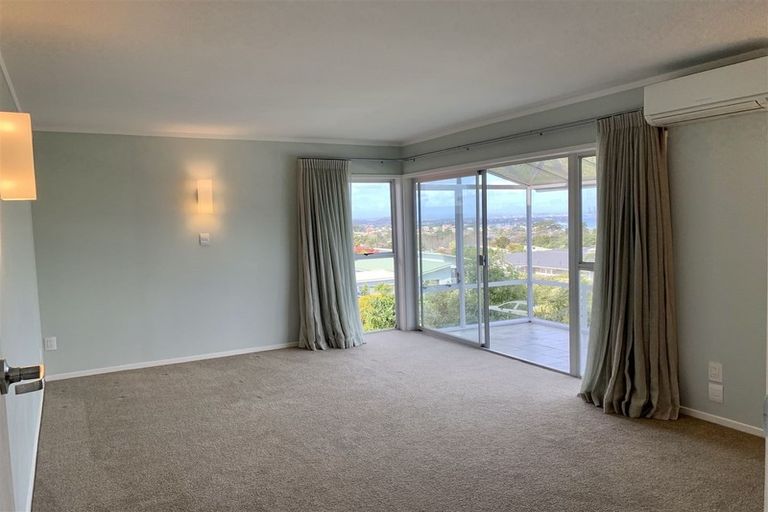 Photo of property in 1/1 Kaihu Street, Northcote, Auckland, 0627