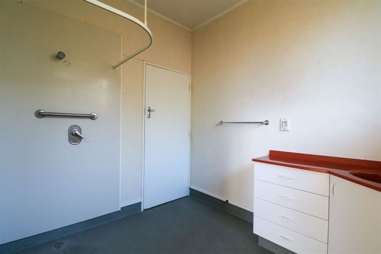 Photo of property in 60 Timaru Road, Waimate, 7924