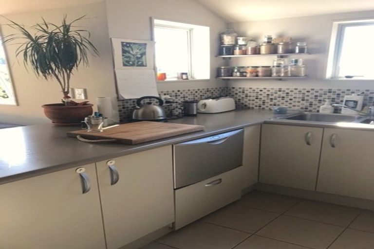 Photo of property in 100e Karepa Street, Brooklyn, Wellington, 6021