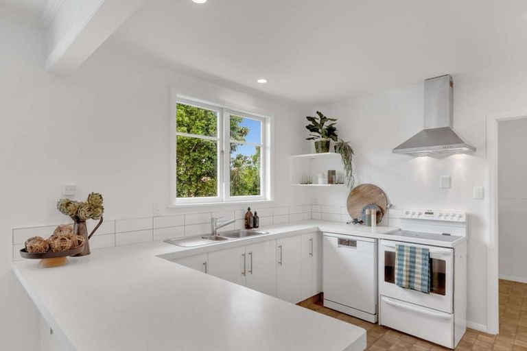 Photo of property in 6 Trent Avenue, Hokowhitu, Palmerston North, 4410