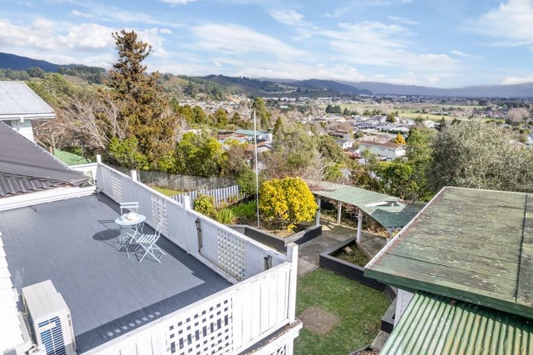 Photo of property in 31 Aniseed Grove, Timberlea, Upper Hutt, 5018