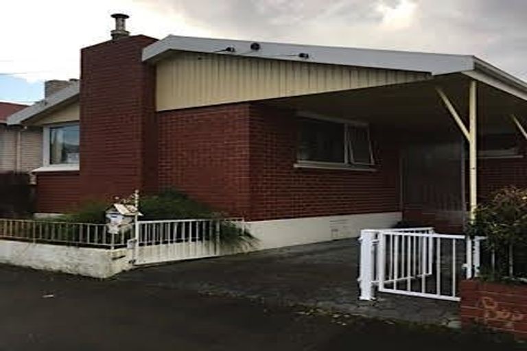 Photo of property in 56 Howe Street, North Dunedin, Dunedin, 9016
