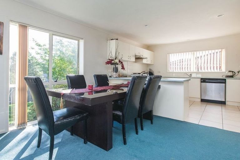 Photo of property in 52 Summerland Drive, Henderson, Auckland, 0612