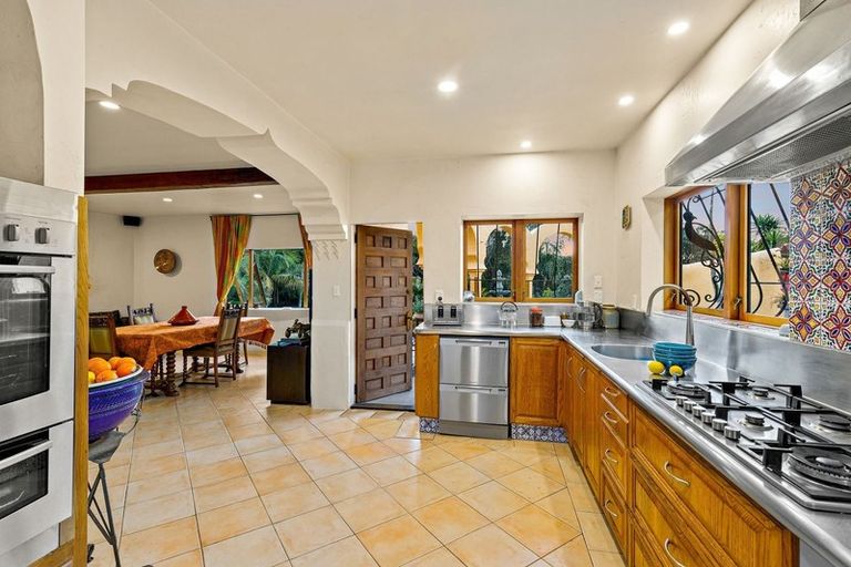 Photo of property in 102 Opanuku Road, Henderson Valley, Auckland, 0612