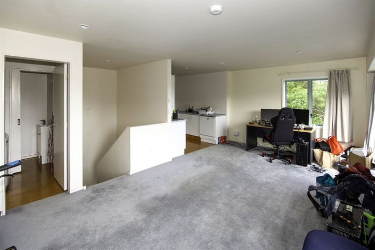 Photo of property in 4/93a Kelburn Parade, Kelburn, Wellington, 6012