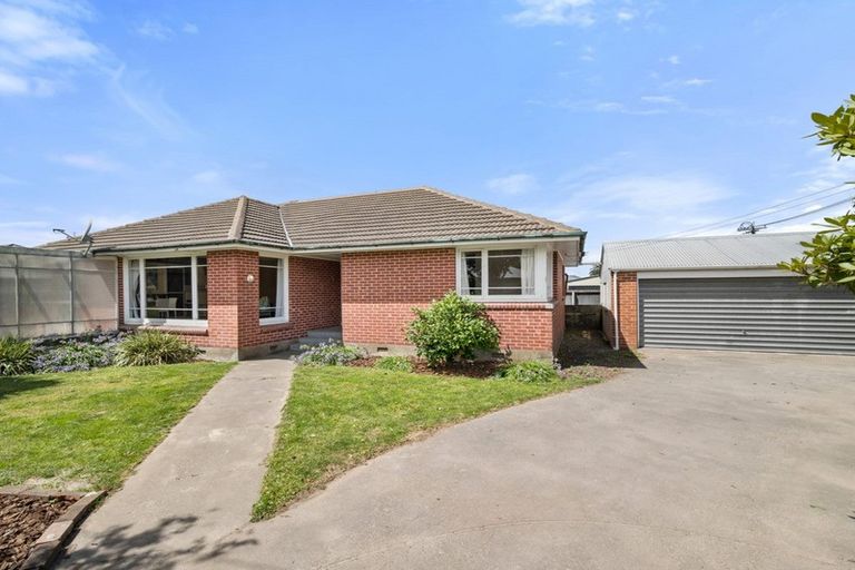 Photo of property in 11 Daniels Road, Redwood, Christchurch, 8051