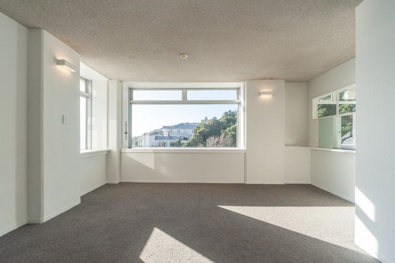 Photo of property in Jerningham Apartments, 20 Oriental Terrace, Oriental Bay, Wellington, 6011