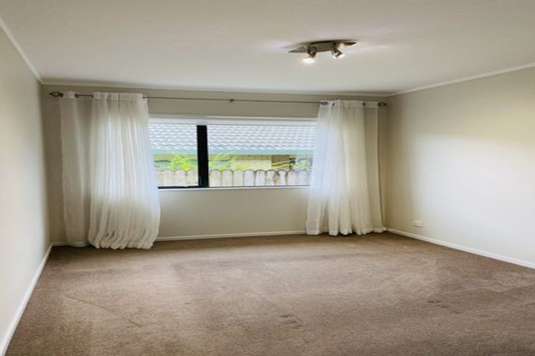 Photo of property in 1/28 Bernie Edwards Place, Botany Downs, Auckland, 2010