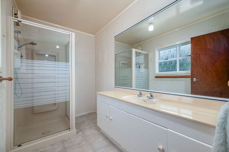 Photo of property in 4 Christina Avenue, Te Atatu South, Auckland, 0602