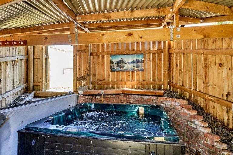 Photo of property in 74 Cypress Drive, Maungaraki, Lower Hutt, 5010