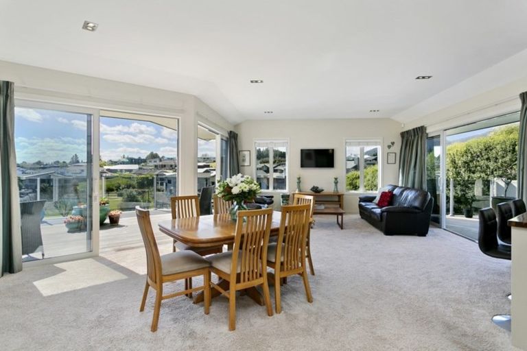 Photo of property in 18 Botanical Heights Drive, Waipahihi, Taupo, 3330