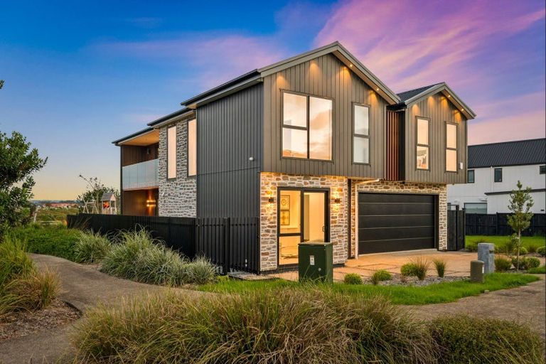 Photo of property in 32 Catalina Avenue, Rosehill, Papakura, 2113
