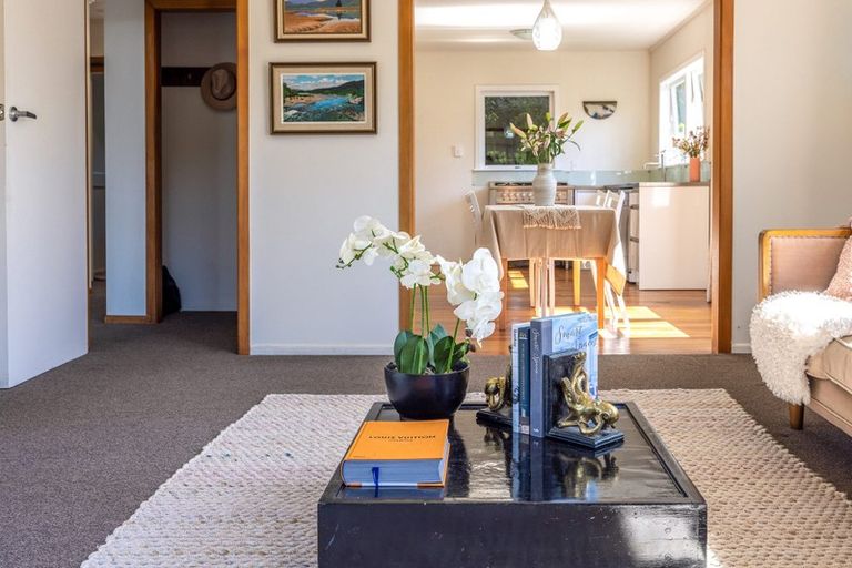 Photo of property in 116 Queens Drive, Oneroa, Waiheke Island, 1081