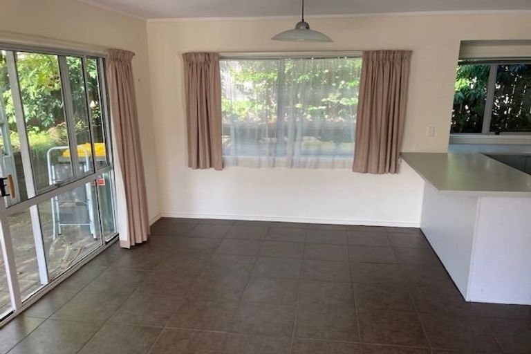 Photo of property in 2/9 Channing Crescent, Botany Downs, Auckland, 2010
