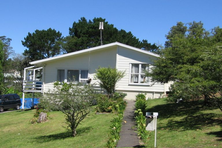 Photo of property in 3 Mirage Place, Beach Haven, Auckland, 0626