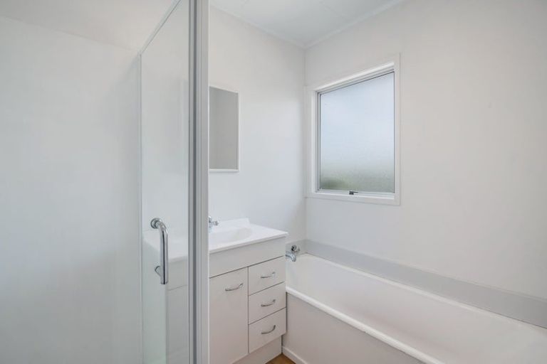 Photo of property in 9 Devonshire Road, Unsworth Heights, Auckland, 0632