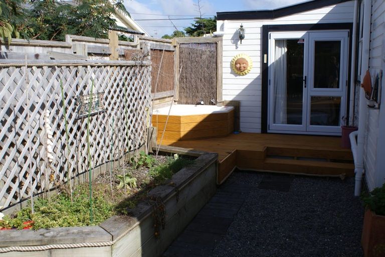 Photo of property in 27 Rauparaha Street, Waikanae Beach, Waikanae, 5036