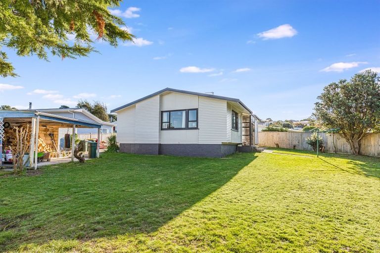 Photo of property in 42 Beaumaris Crescent, Ascot Park, Porirua, 5024