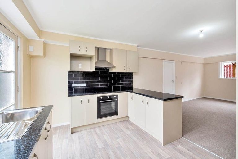 Photo of property in 25 Poinsettia Place, Henderson, Auckland, 0610