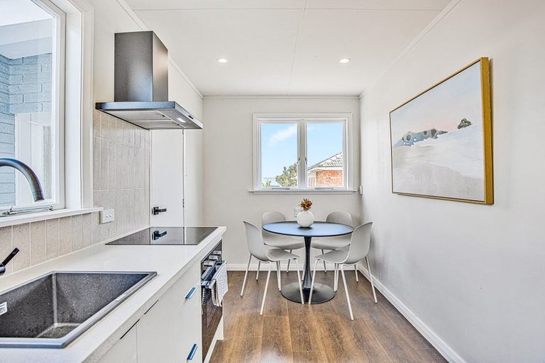 Photo of property in 115 Sunnyside Road, Sunnyvale, Auckland, 0612