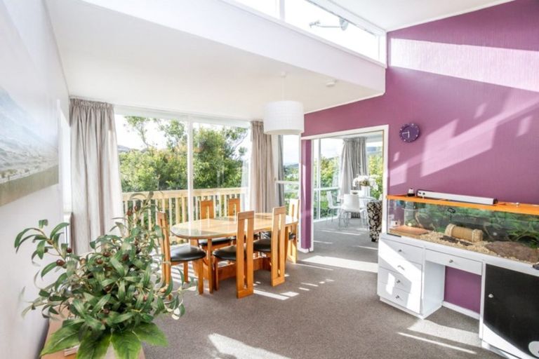 Photo of property in 1a Woodstock Terrace, Tawa, Wellington, 5028