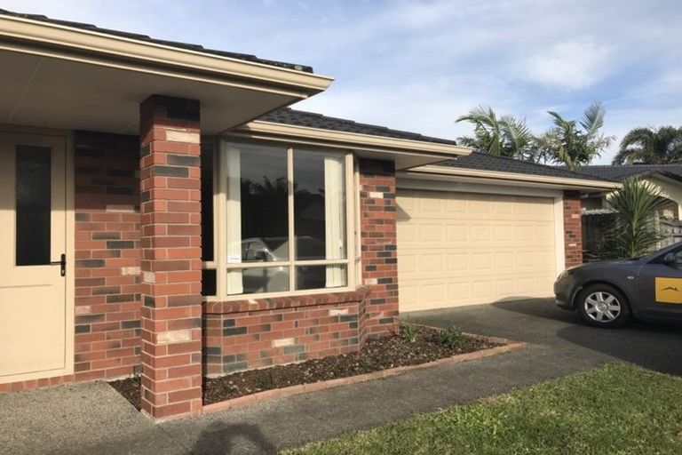 Photo of property in 4 Ballydonegan Rise, East Tamaki, Auckland, 2013