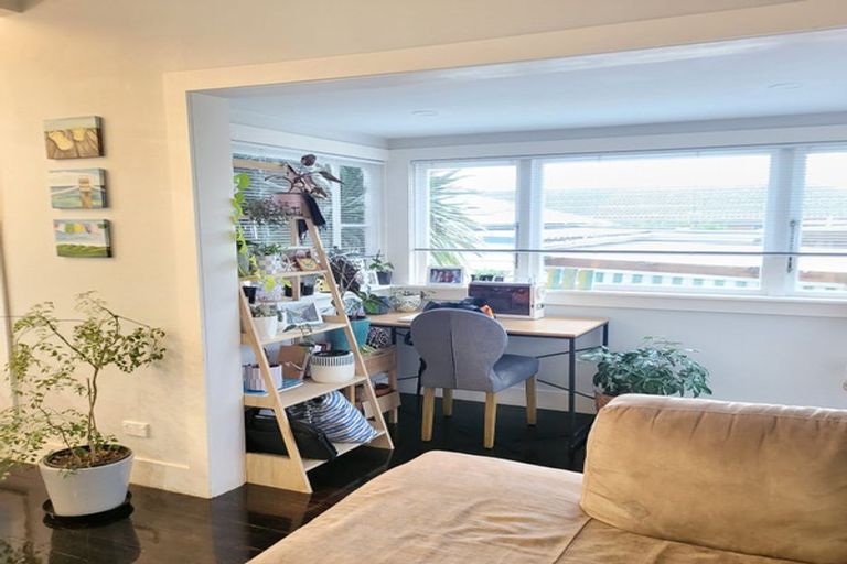 Photo of property in 1/185 Lake Road, Belmont, Auckland, 0622