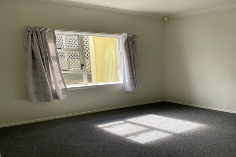 Photo of property in 7 Hampton Hill Road, Tawa, Wellington, 5028