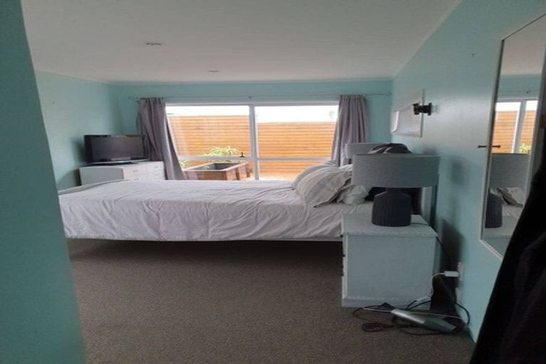 Photo of property in 66 Wade River Road, Stanmore Bay, Whangaparaoa, 0932