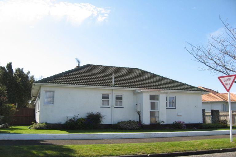 Photo of property in 27 Exeter Street, Brooklands, New Plymouth, 4310