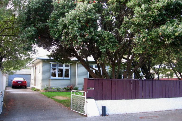 Photo of property in 17 Wainui Road, Waiwhetu, Lower Hutt, 5010