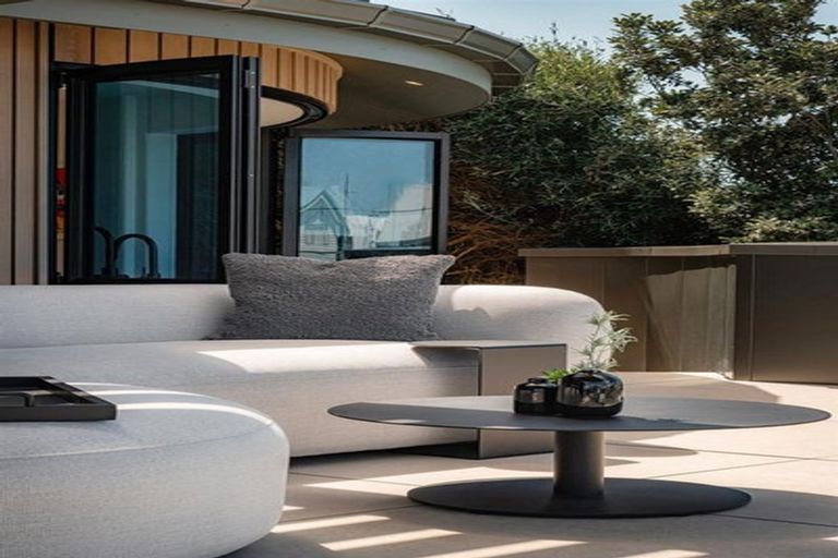 Photo of property in 1/60 Milford Road, Milford, Auckland, 0620