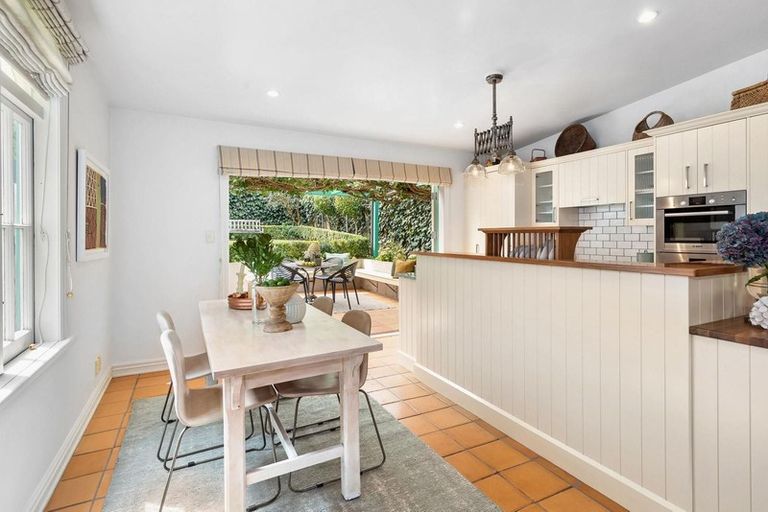 Property details for 2/14 Gibraltar Crescent, Parnell, Auckland, 1052