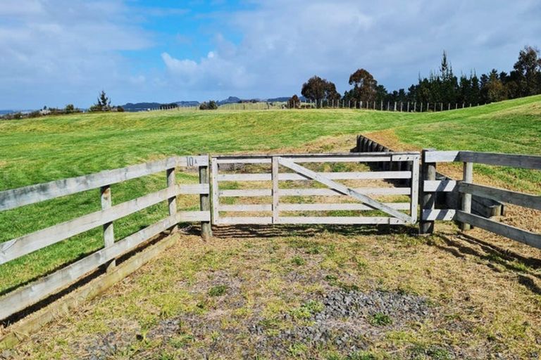 Photo of property in 10a Higham Road, South Head, 0874