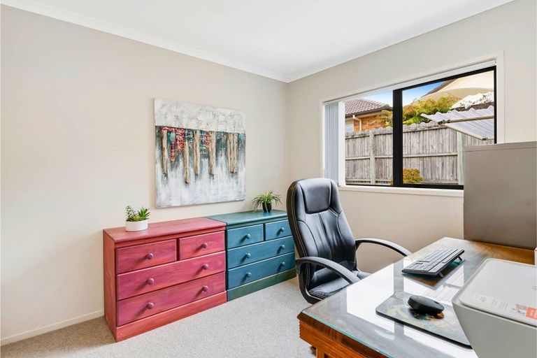 Photo of property in 4 Kingtide Place, Red Beach, 0932