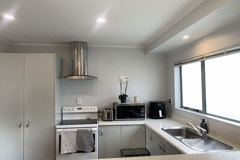 Photo of property in 2/34 Elizabeth Drive, West Harbour, Auckland, 0618