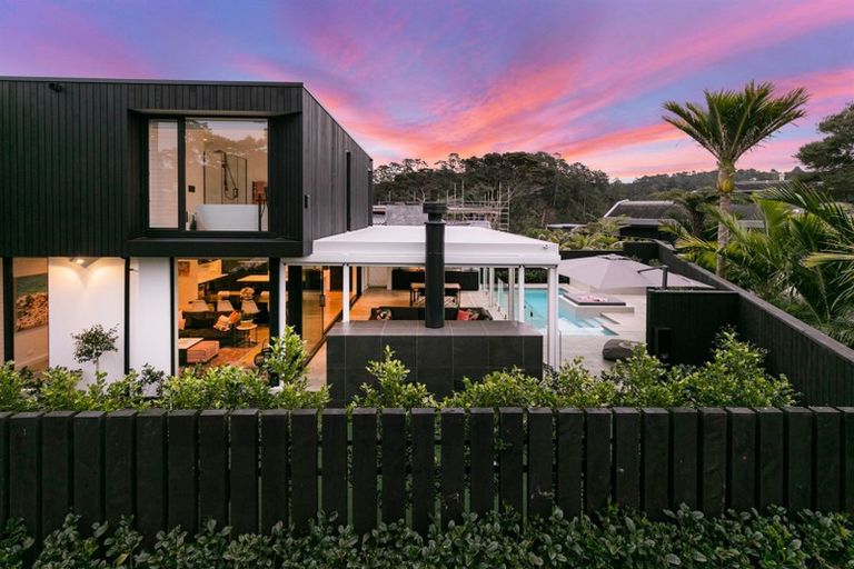 Photo of property in 30a Kingfisher Grove, Greenhithe, Auckland, 0632