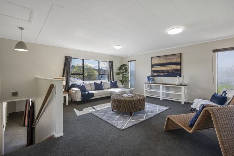 Photo of property in 28 Warwick Crescent, Taradale, Napier, 4112
