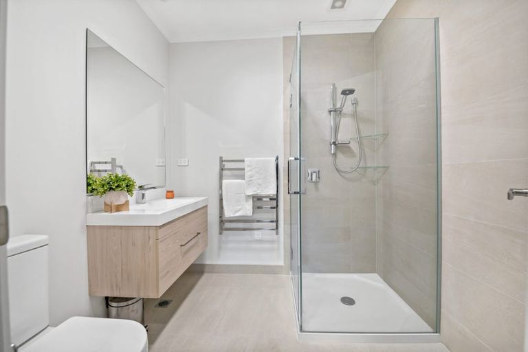 Photo of property in 72 Karepiro Drive, Stanmore Bay, Whangaparaoa, 0932