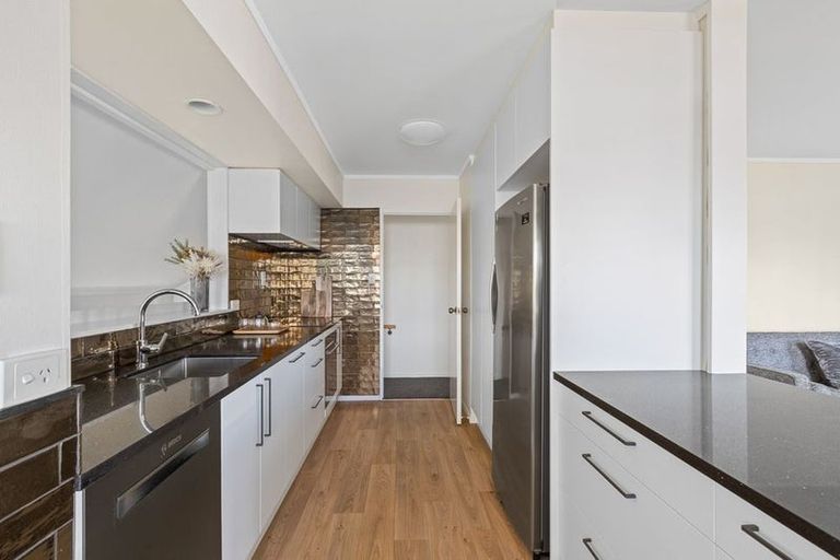 Photo of property in 2a Trafalgar Road, Milford, Auckland, 0620