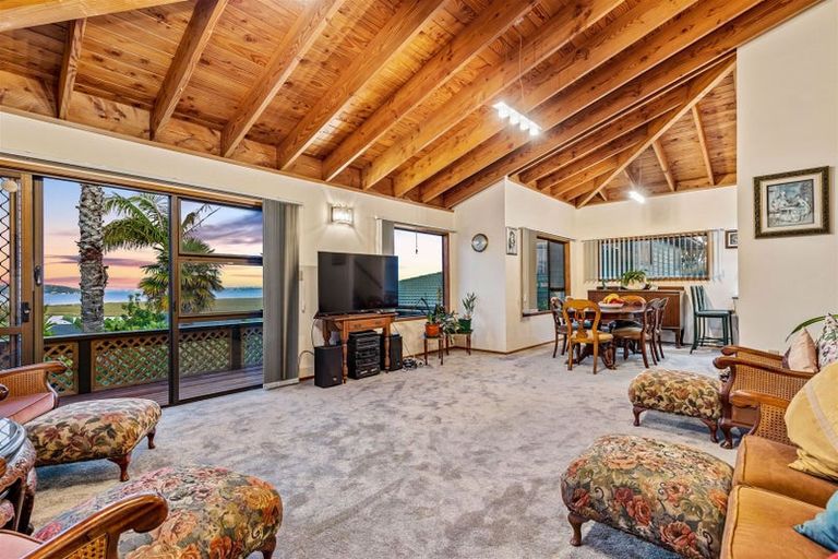 Photo of property in 1/181 Luckens Road, West Harbour, Auckland, 0618