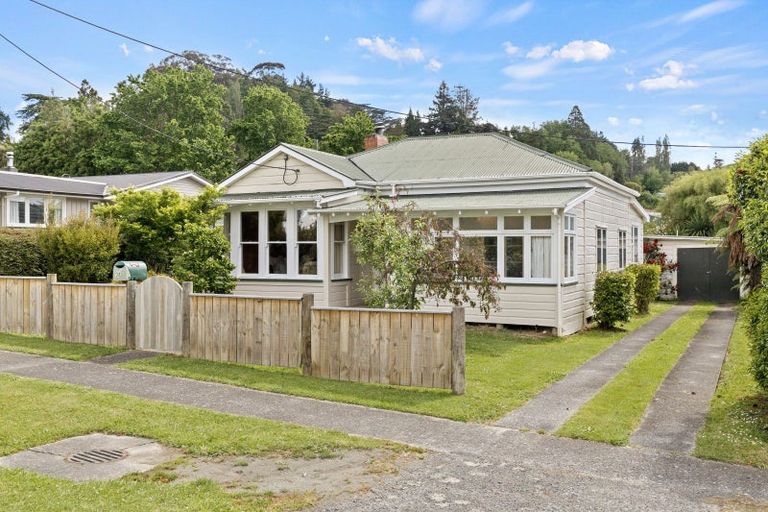 Photo of property in 30 Milne Street, Hunterville, 4730