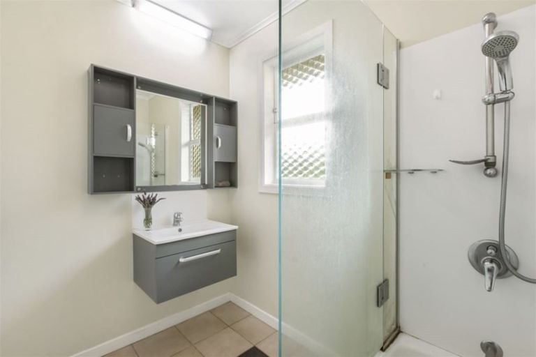 Photo of property in 2/300 Rangatira Road, Beach Haven, Auckland, 0626