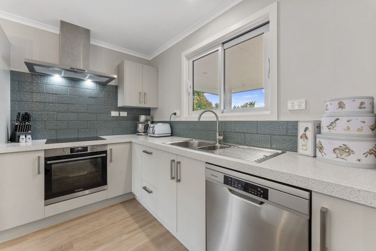 Photo of property in 82 Willoughby Street, Halcombe, 4779